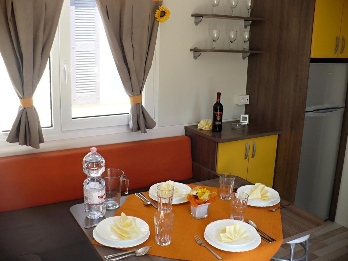 Victoria Mobilehome By Ville Degli Ulivi มารินา ดิ กัมโป ภายนอก รูปภาพ